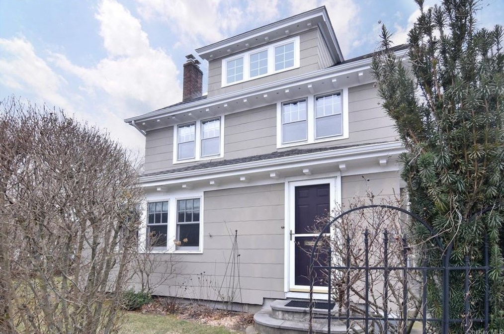 64 Farragut Ave, Yonkers, NY 10706-2307