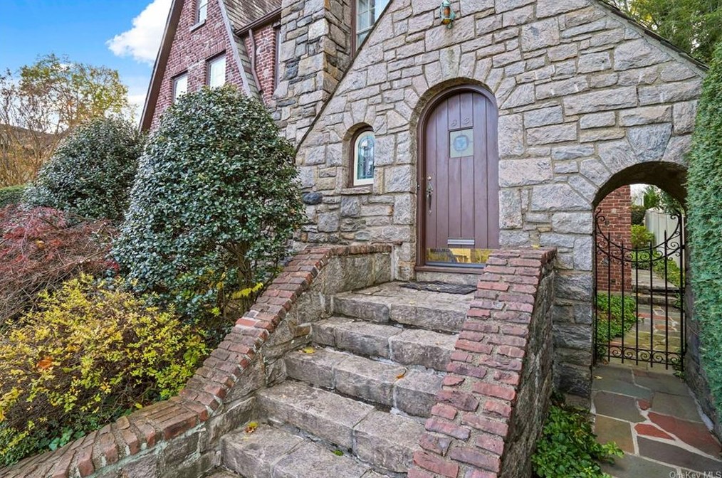 83 Puritan Ave, Yonkers, NY 10710-3732
