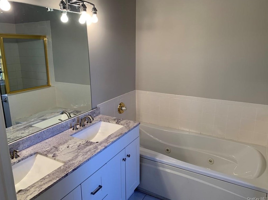 15 Crystal Hill Dr, Mount Ivy NY  10970-2601 exterior