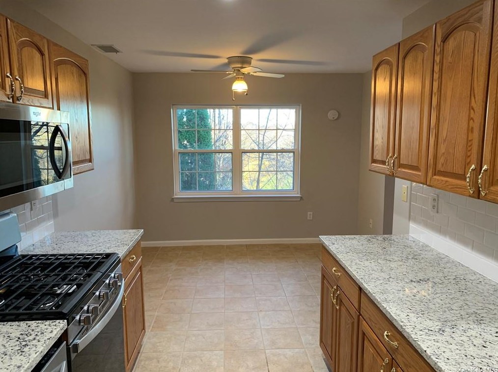 15 Crystal Hill Dr, Mount Ivy NY  10970-2601 exterior