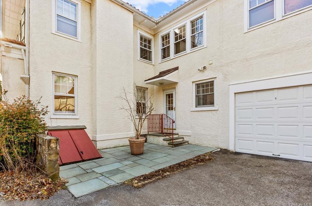 7 Wainwright St, Rye NY  10580-3711 exterior