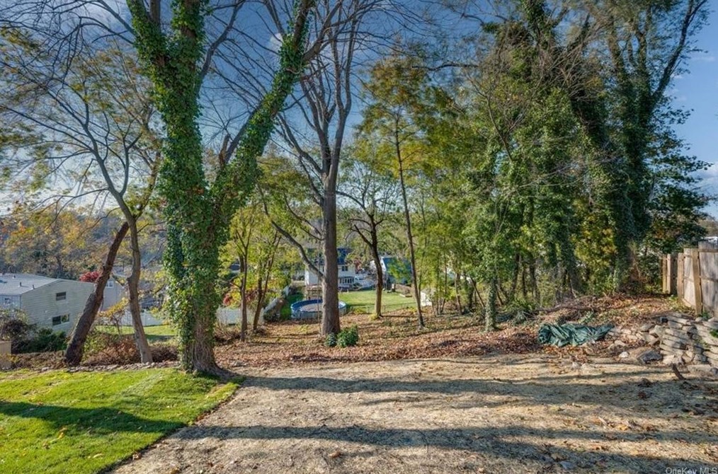 13 Newkirk Rd, Yonkers NY  10710-3517 exterior