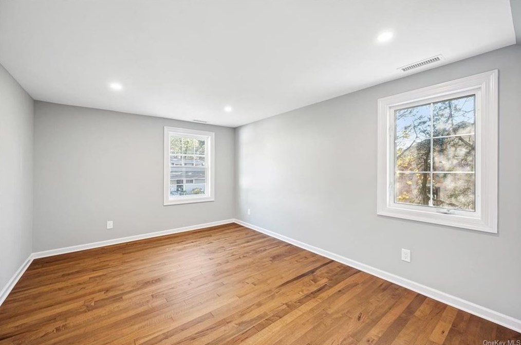 13 Newkirk Rd, Yonkers NY  10710-3517 exterior