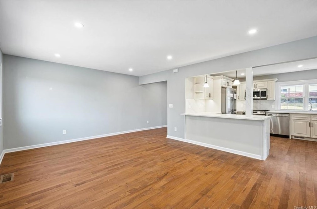 13 Newkirk Rd, Yonkers NY  10710-3517 exterior