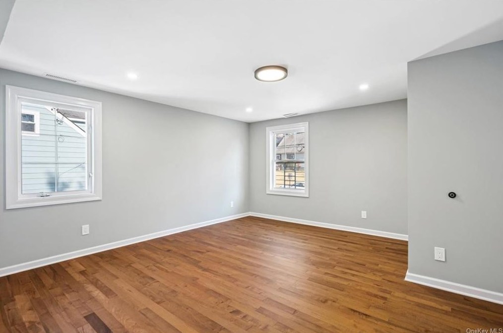 13 Newkirk Rd, Yonkers NY  10710-3517 exterior