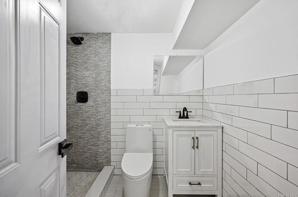 13 Newkirk Rd, Yonkers NY  10710-3517 exterior