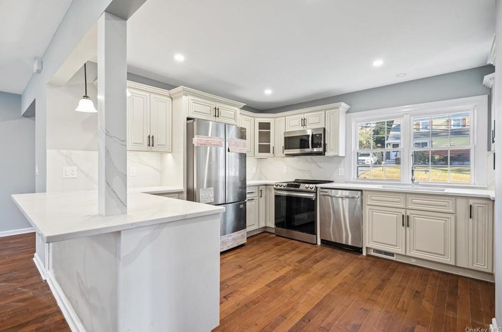 13 Newkirk Rd, Yonkers NY  10710-3517 exterior