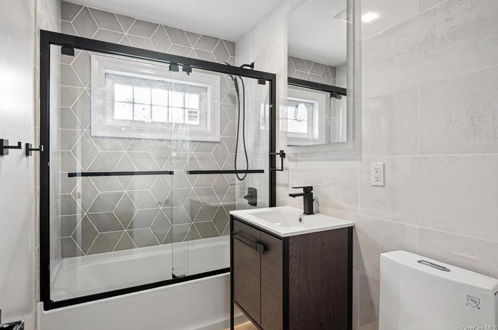 13 Newkirk Rd, Yonkers NY  10710-3517 exterior