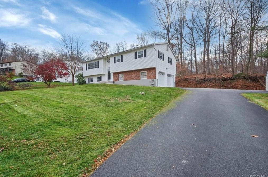 4 Pennsylvania Ave, Monroe, NY 10950-2217