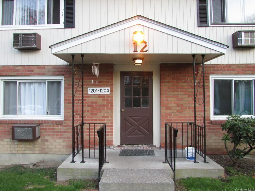 1204 Parr Lake Dr #12d, Newburgh, NY 12550