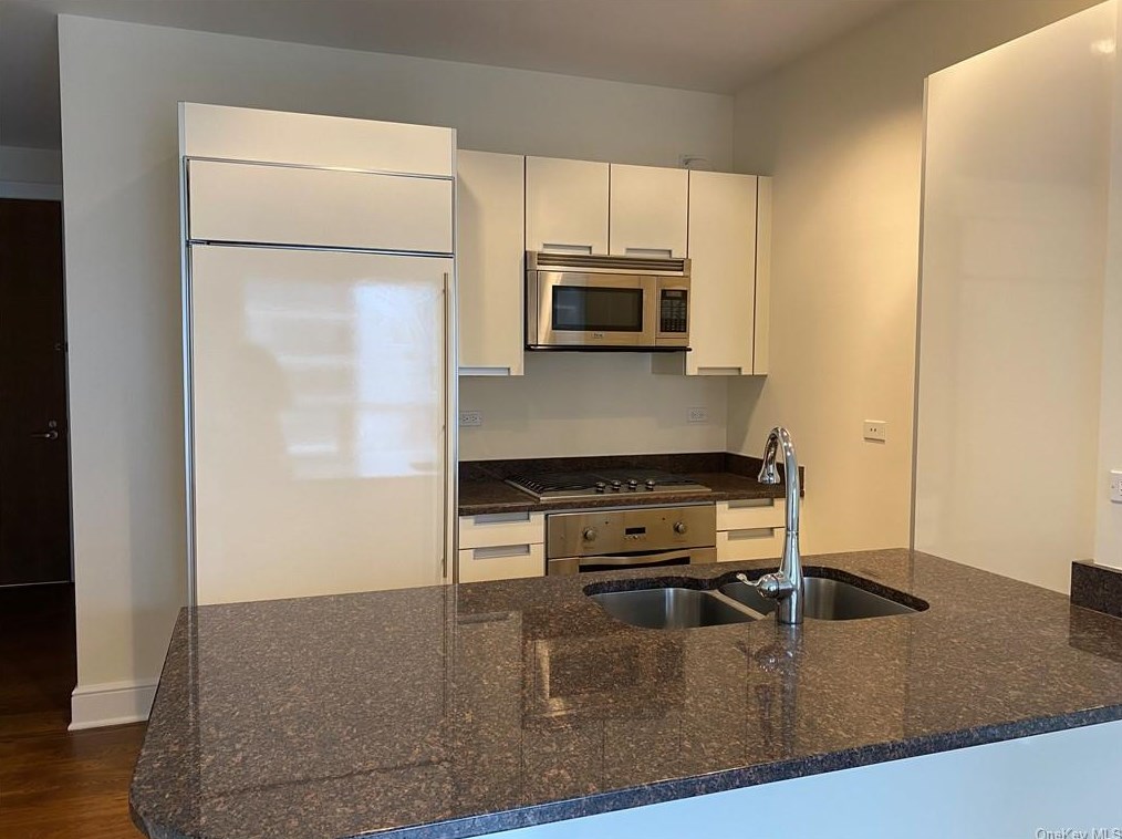 250 E 49th St # 10b, New York, NY