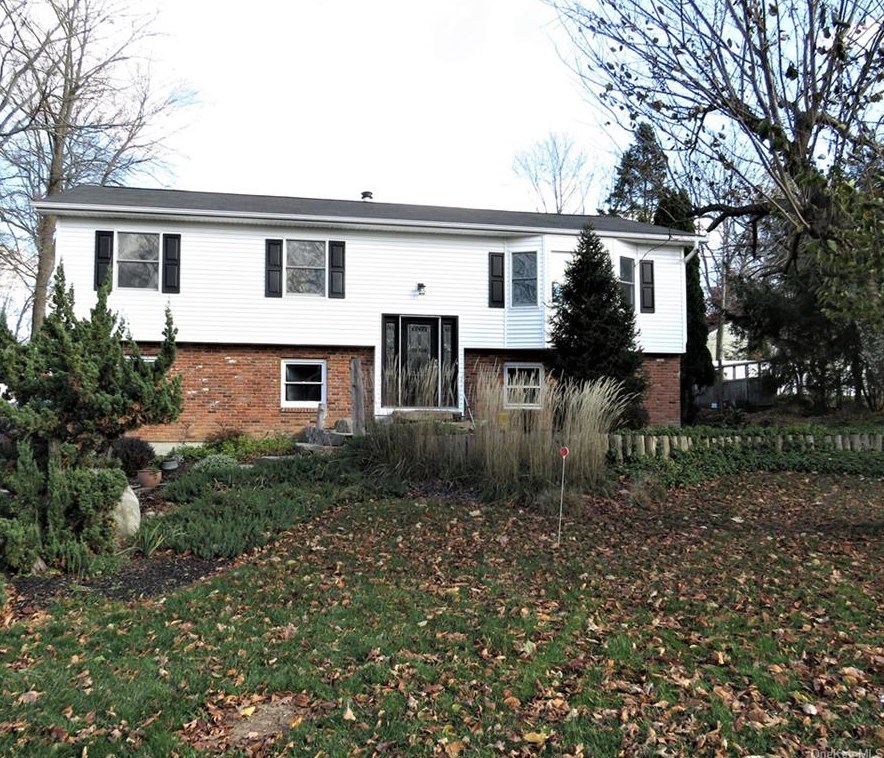 1600 Summit St, Yorktown Hgts, NY 10598