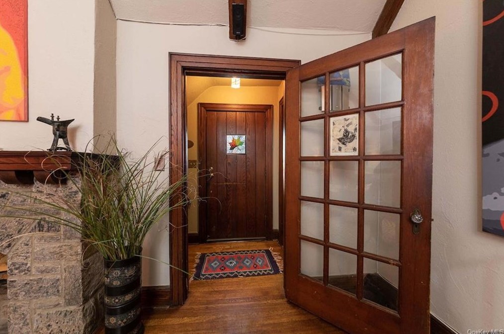 1 Derry Ln, Yonkers, NY 10706-3005