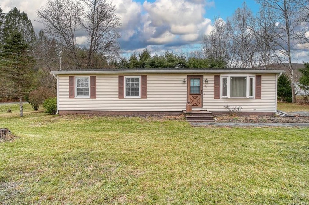 240 Neversink Dr, Port Jervis, NY 12771-3807