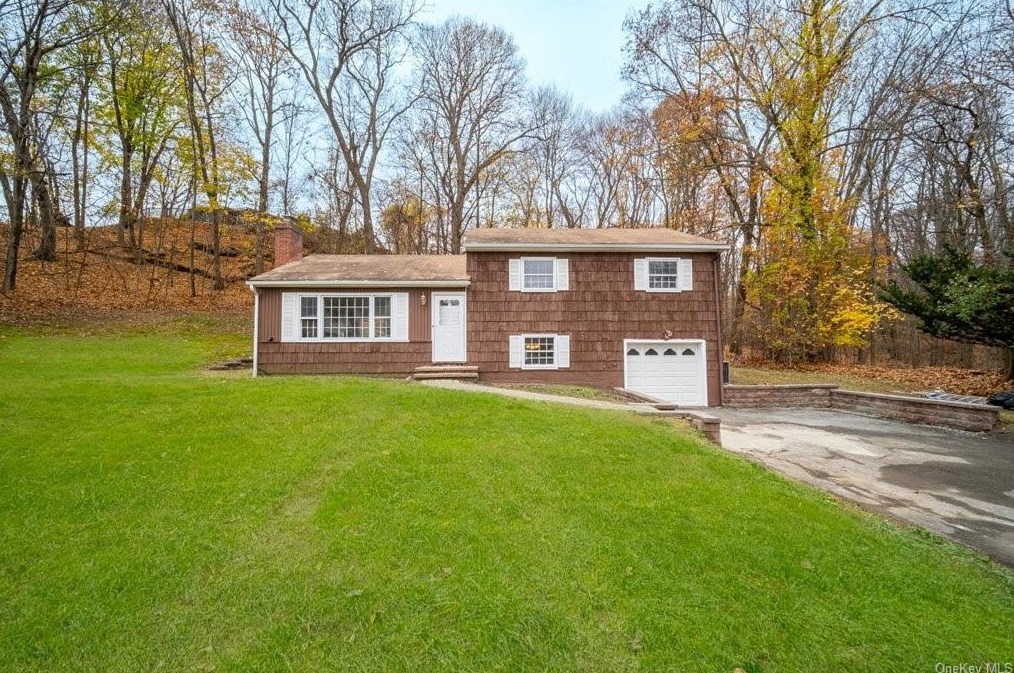 20 Forest Hill Rd, Newburgh, NY 12553-7648