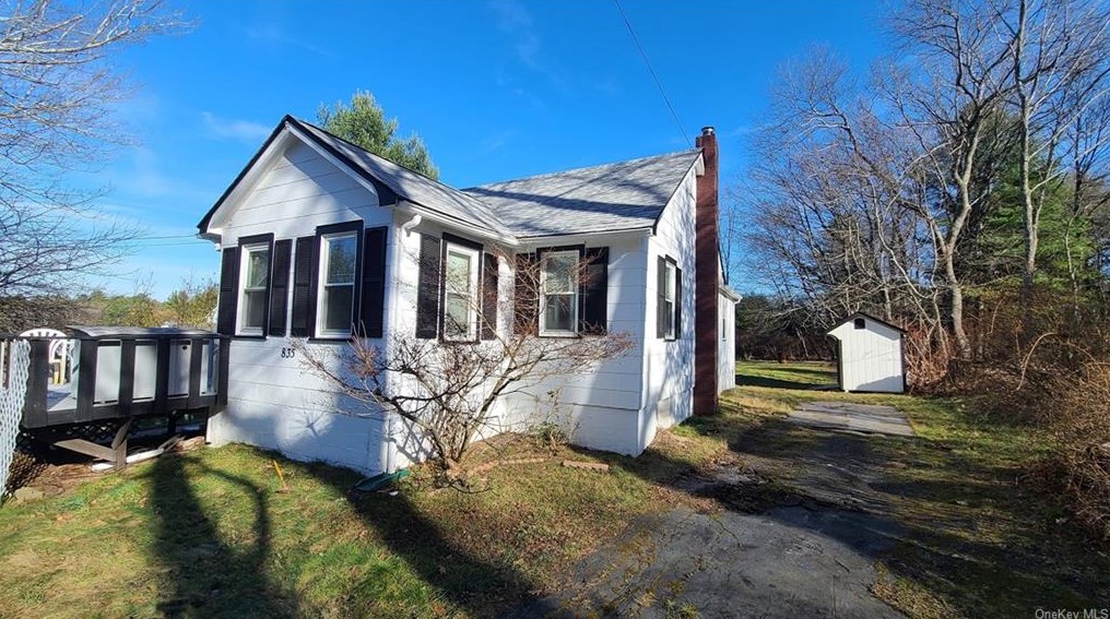 835 Sackett Lake Rd, Monticello, NY 12701
