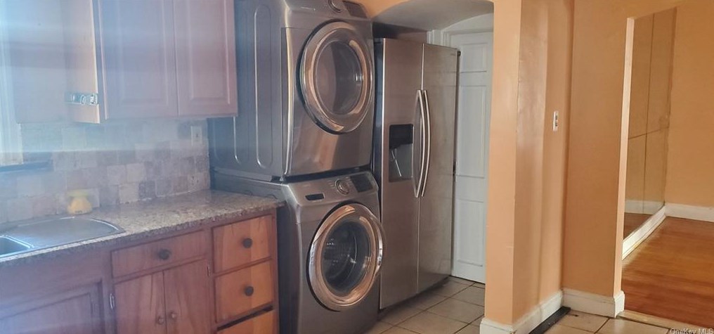 31 Thurman St #1st Fl, Yonkers, NY 10701