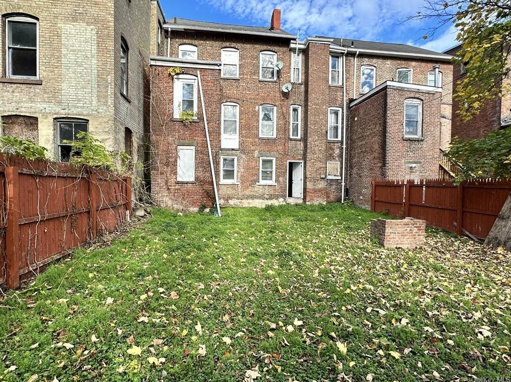135 3rd St, Newburgh, NY 12550-4555