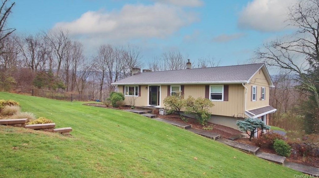 22 Helms Hill Rd, Washingtonville, NY 10992