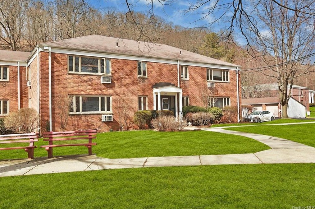 39 Lawrence Dr #a, White Plains, NY 10603