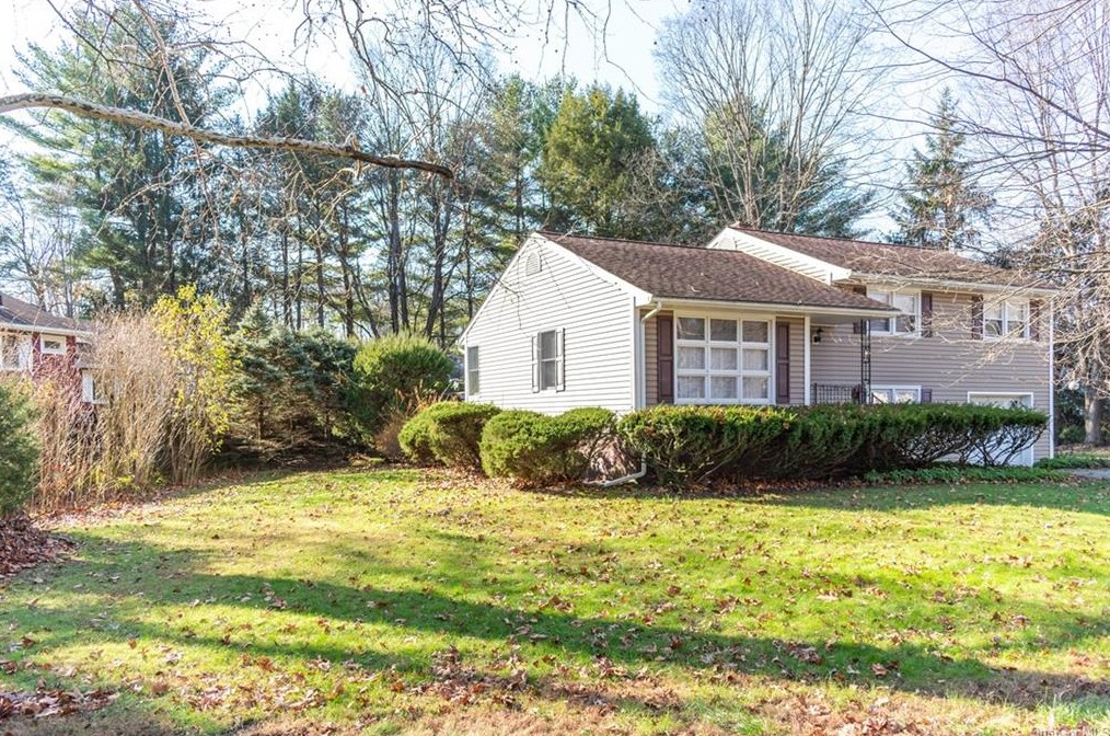 11 Stephanie Ln, Poughkeepsie, NY 12603-6029