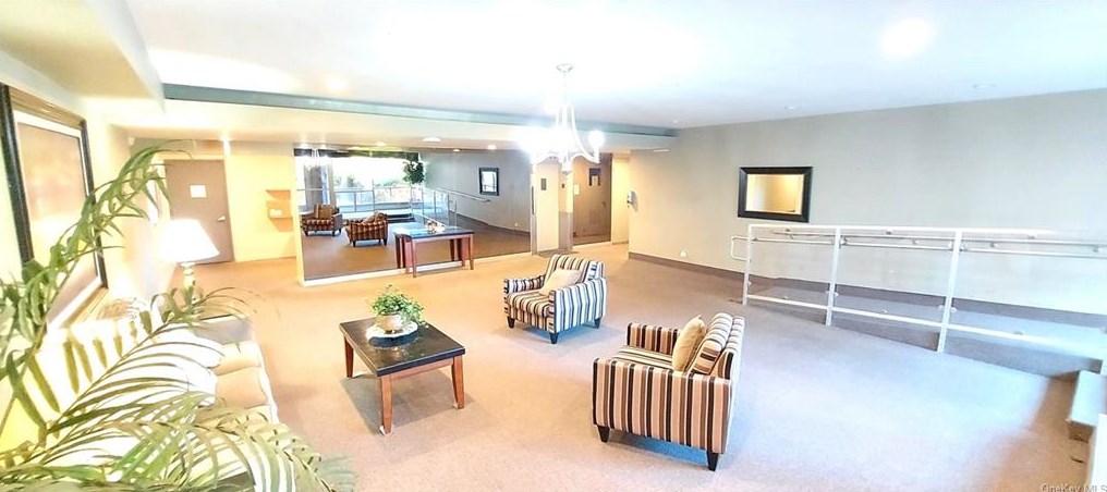 30 S Cole Ave #lg, Chestnut Ridge, NY 10977