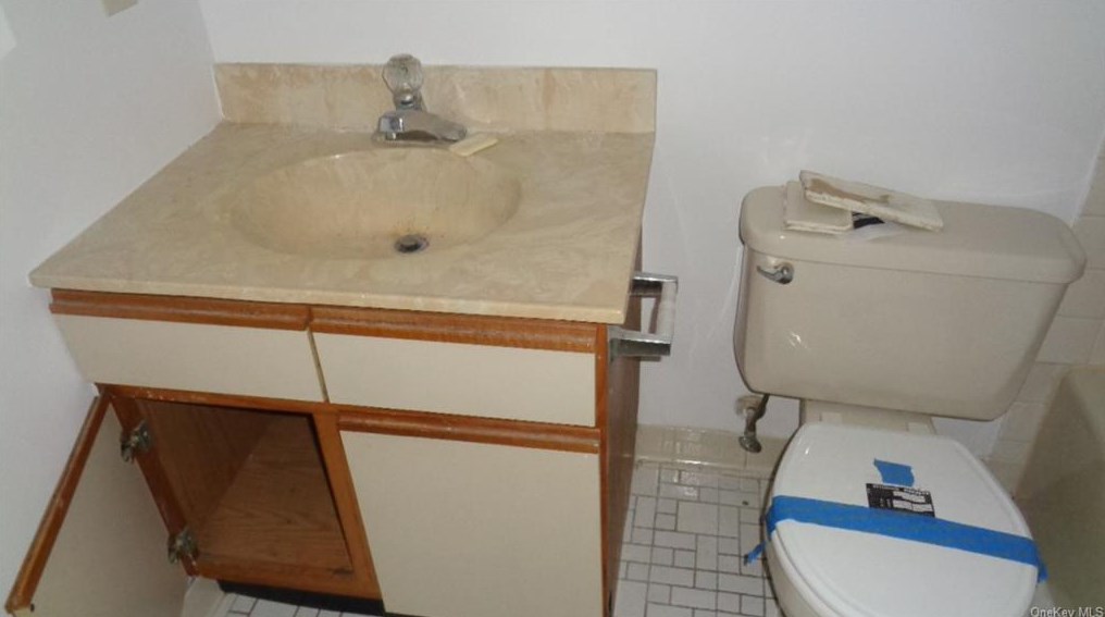 121 Foxwood Cir, Mount Kisco NY  10549-1133 exterior