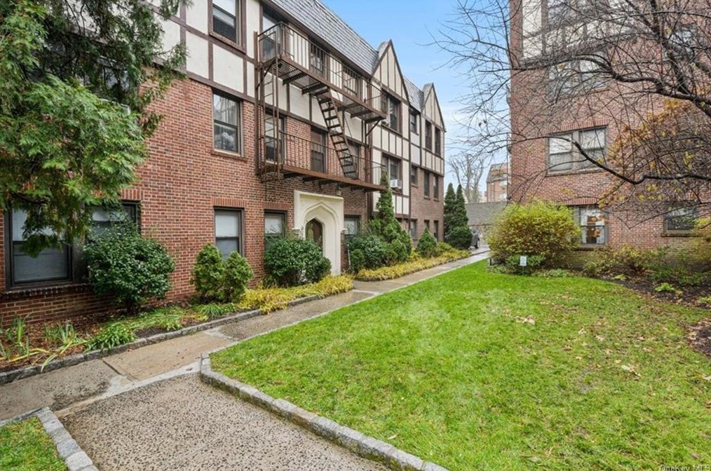 7 Greenridge Ave #a7, White Plains, NY 10605