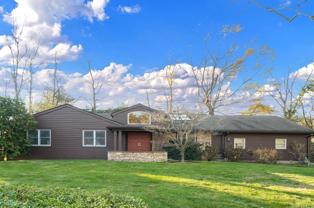 9 Barnaby Ln, Hartsdale, NY 10530
