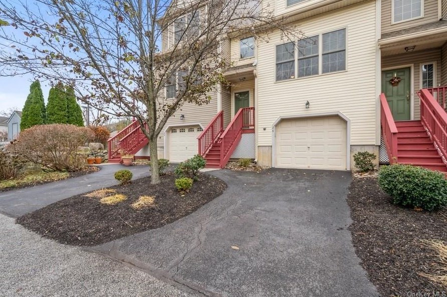 26 Winhaven Ct, Highland Falls, NY 10928