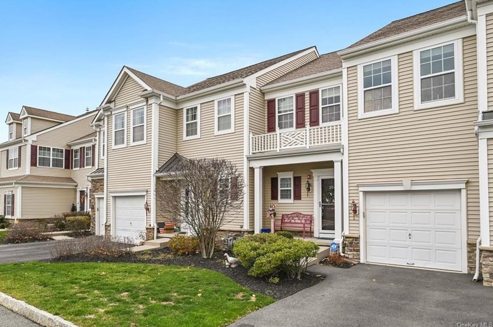 3 Bainbridge Pl #204, Newburgh, NY 12550