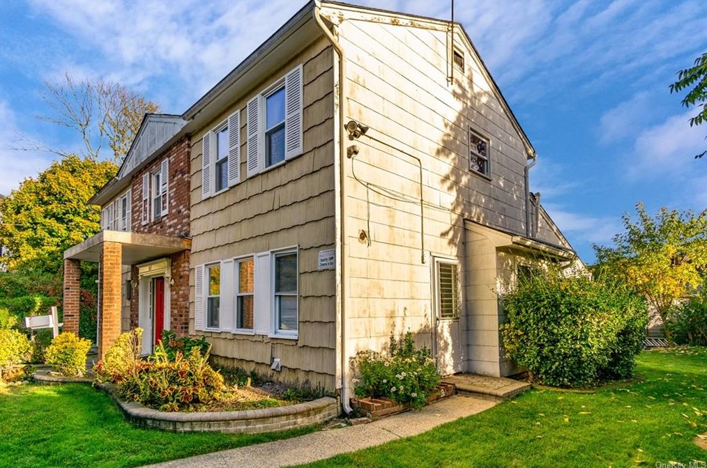 747 Iris Pl, Hempstead, NY 11552