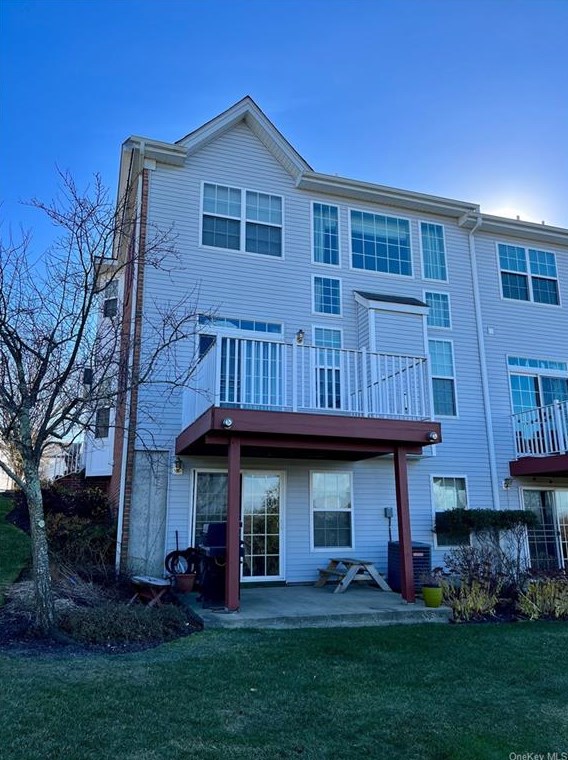 101 Balsam Dr, Newburgh, NY 12553