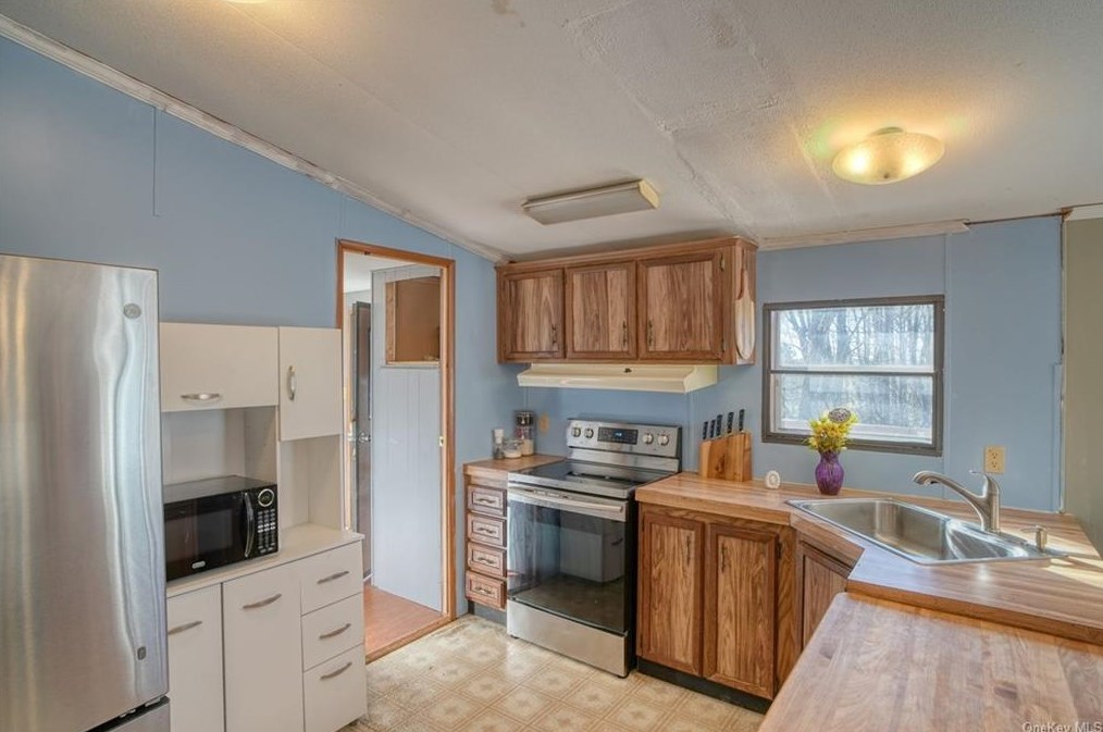 56 Hemmer Rd, Jeffersonville NY  12748-5406 exterior