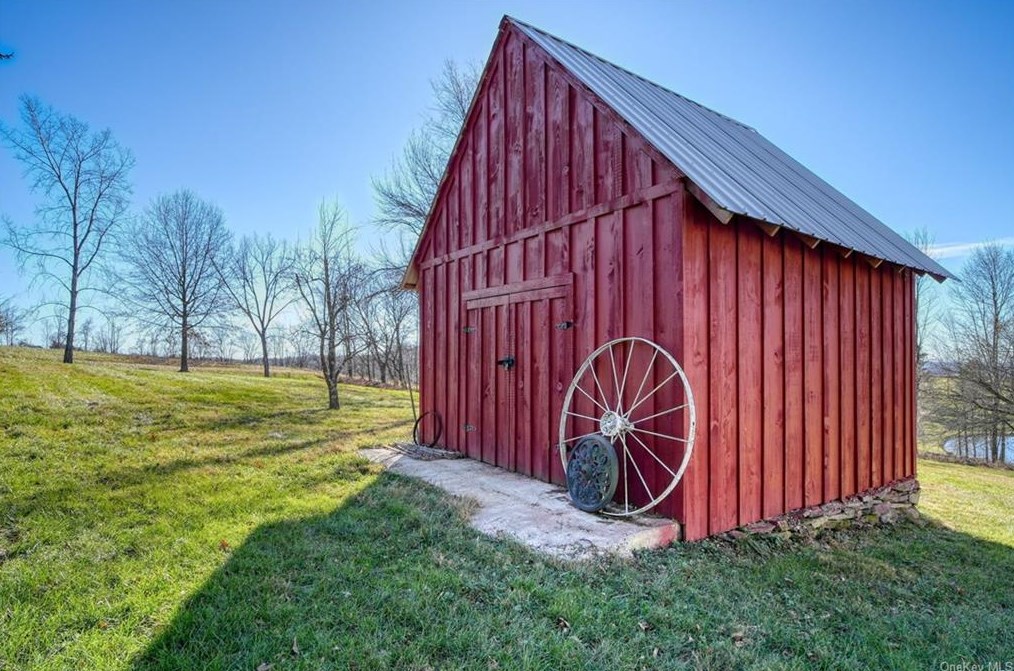 56 Hemmer Rd, Jeffersonville NY  12748-5406 exterior