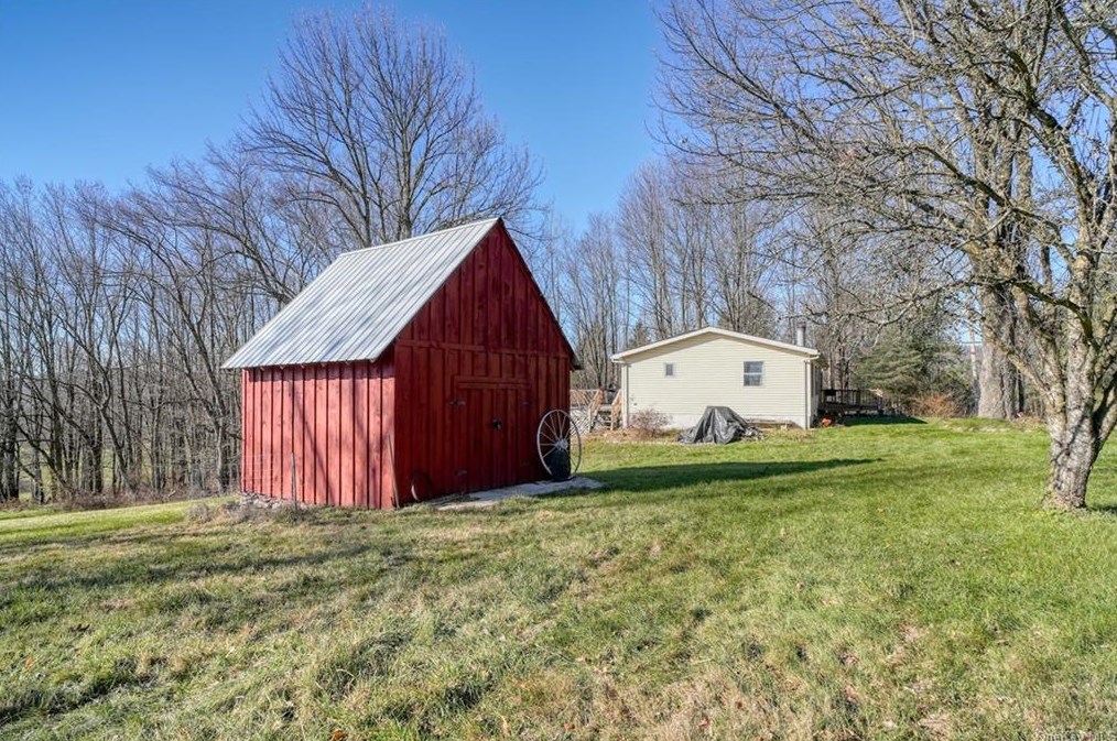 56 Hemmer Rd, Jeffersonville NY  12748-5406 exterior