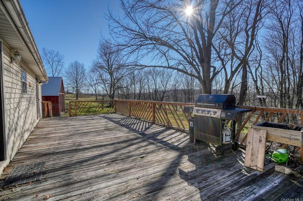 56 Hemmer Rd, Jeffersonville NY  12748-5406 exterior