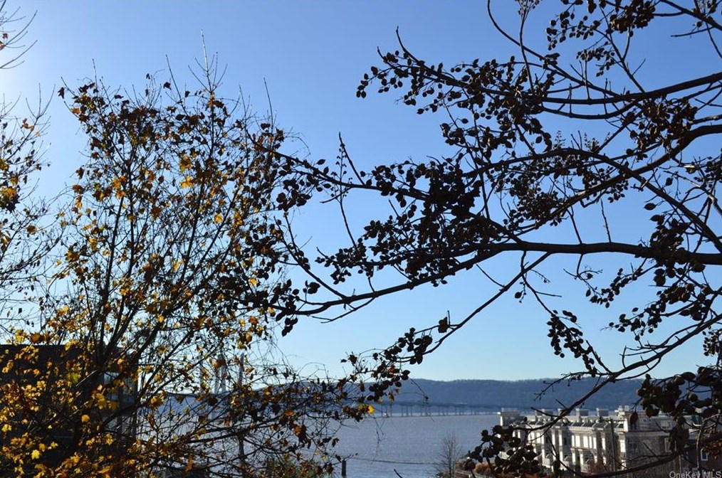 34 Hudson St #2, North Tarrytown, NY 10591