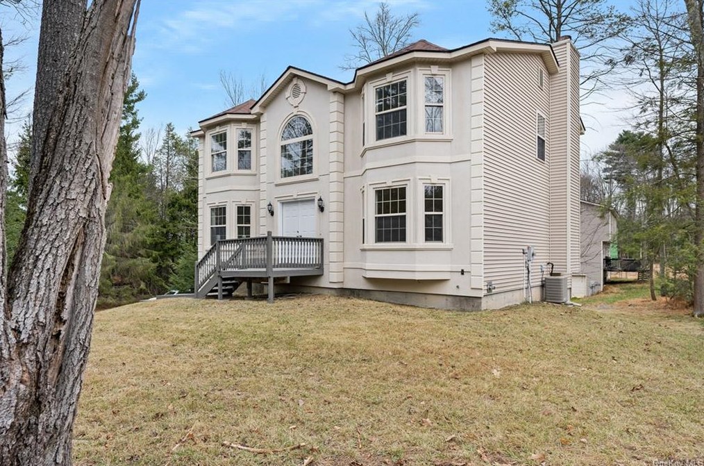 2 Cardiff Ln, Rock Hill, NY 12775