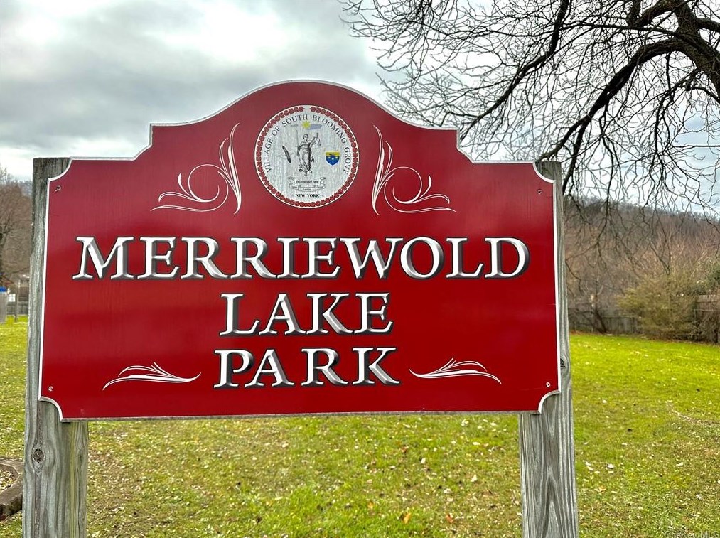 31 Merriewold Ln, Monroe NY  10950-1914 exterior
