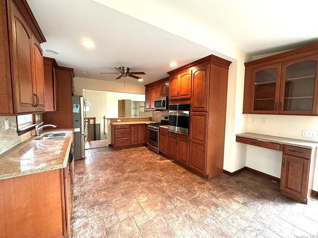 31 Merriewold Ln, Monroe NY  10950-1914 exterior