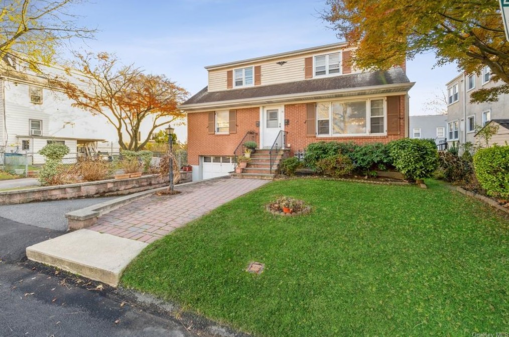 31 Holland St, Harrison, NY 10528-3227
