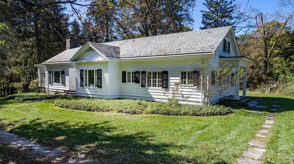21 Tinker Town Rd, Dover Plains, NY 12522