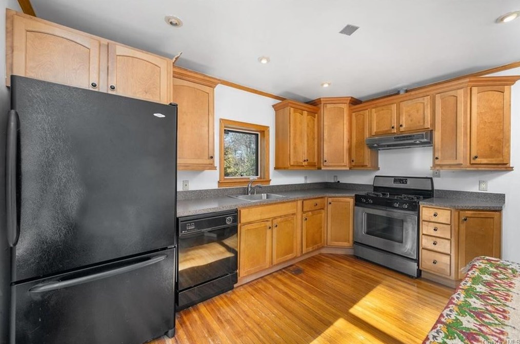 568 Palmer Rd, Yonkers NY  10701-5165 exterior