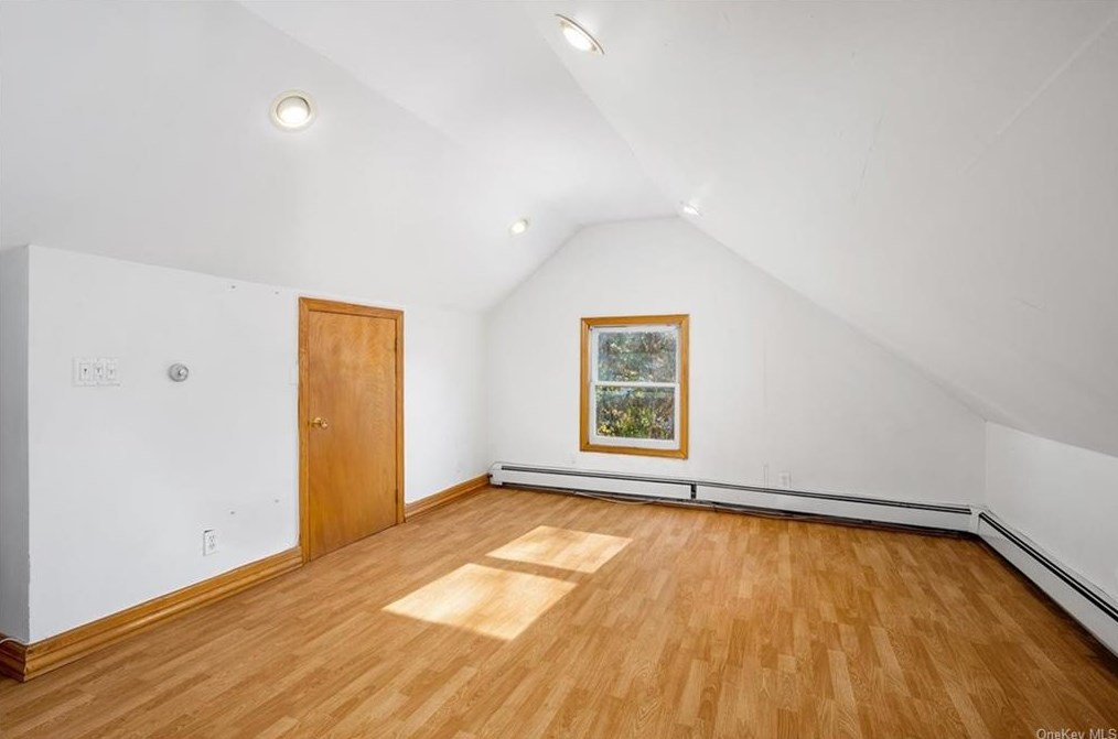 568 Palmer Rd, Yonkers NY  10701-5165 exterior