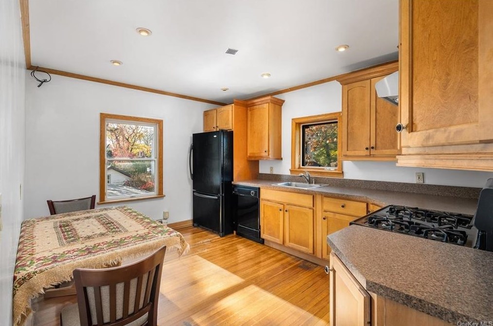 568 Palmer Rd, Yonkers NY  10701-5165 exterior