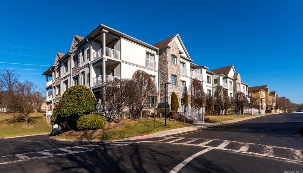 30 N De Baun Ave #204, Airmont, NY 10901