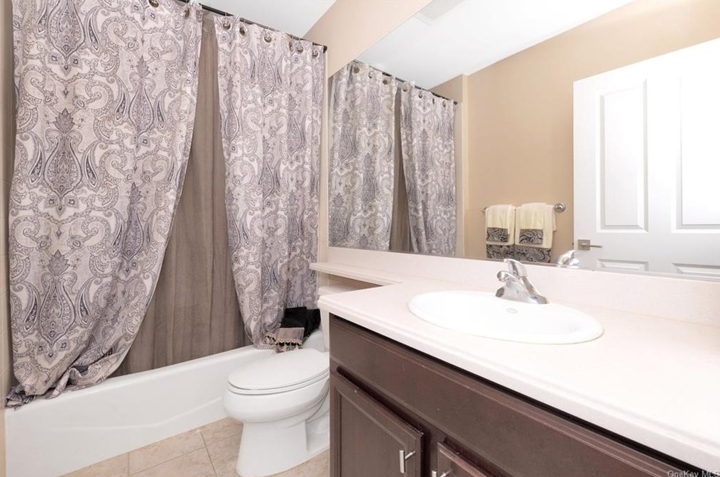 3308 Leeward Dr, Haverstraw NY  10927-2129 exterior