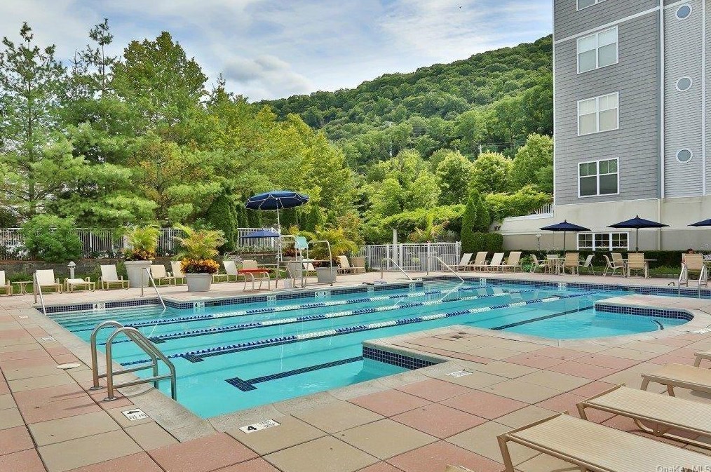 3308 Leeward Dr, Haverstraw NY  10927-2129 exterior