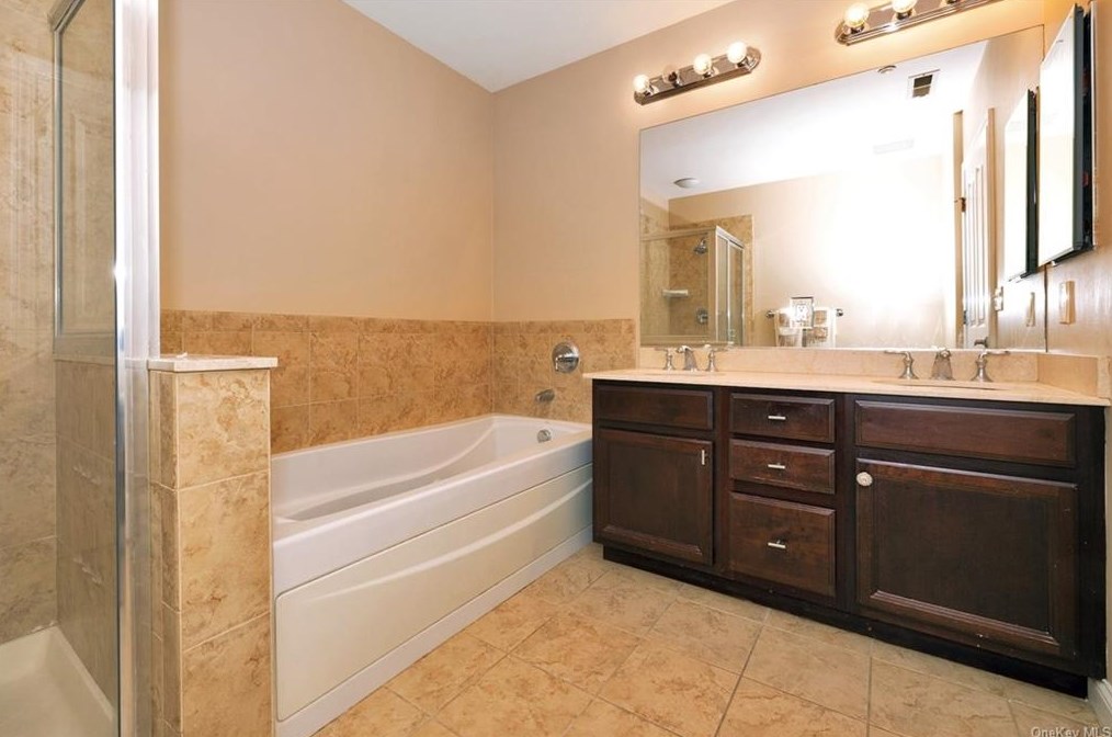 3308 Leeward Dr, Haverstraw NY  10927-2129 exterior